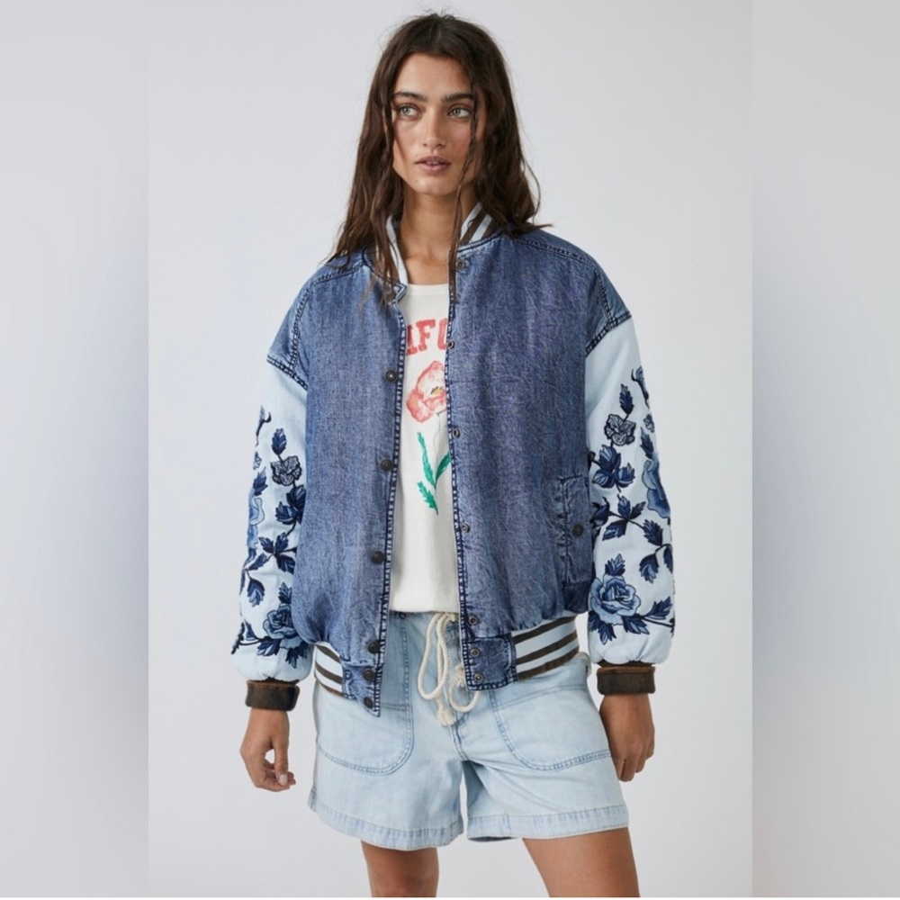 ⭐️HOST PICK⭐️ NWT Free People Team Spirit Bomber Jacket -S & M - Picture 4 of 10